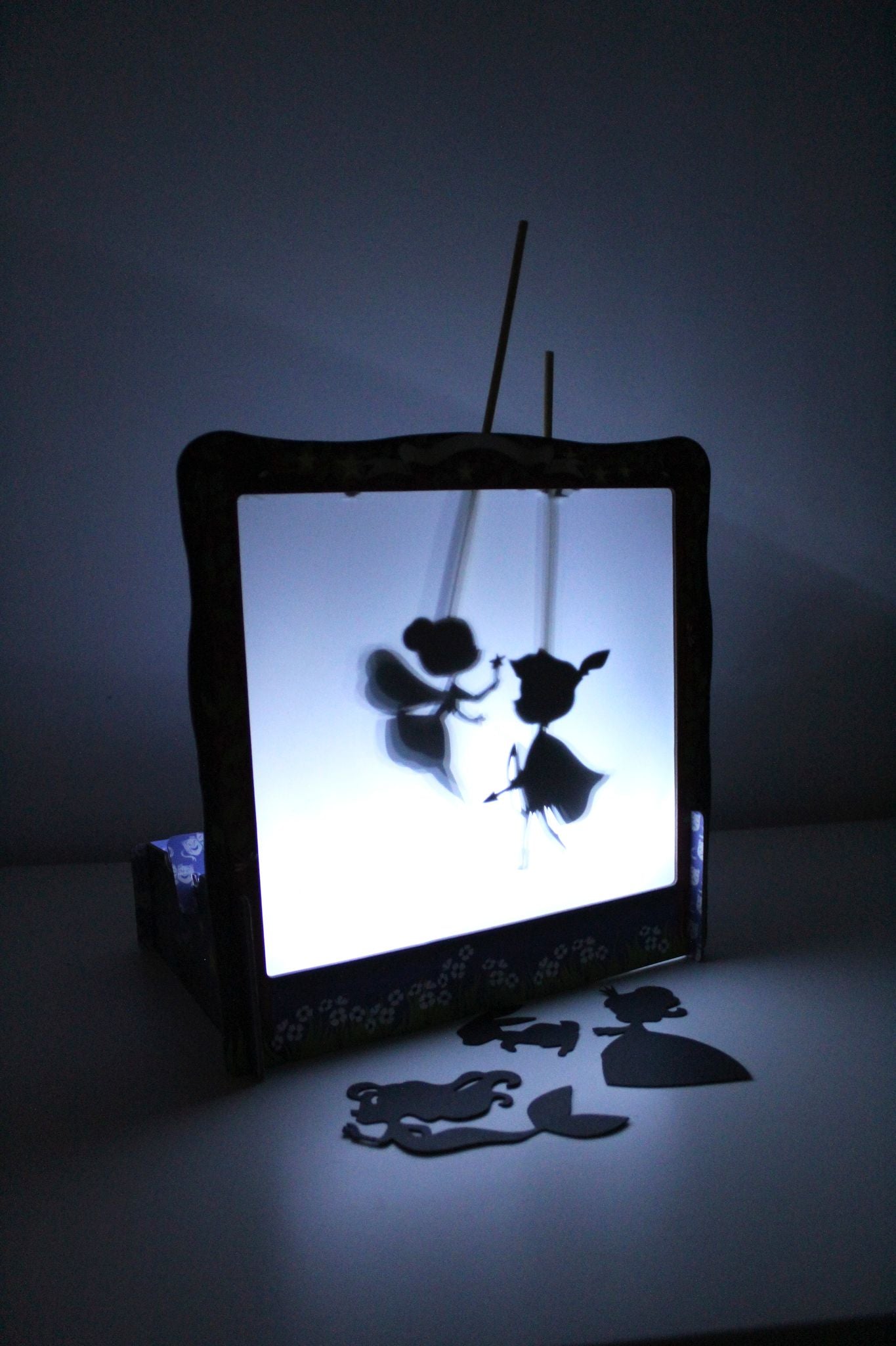 - Coffret créatif, Théâtre d'ombres chinoises par :