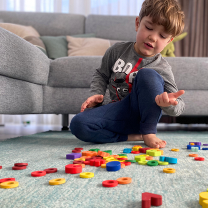 Le monde des chiffres en arc en ciel en bois