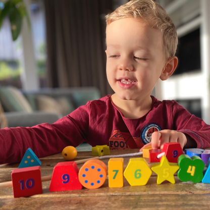 Jeu en bois d'enfilage Montessori  en bois